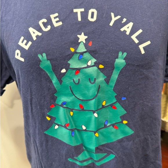 OLD NAVY CHRISTMAS TEE - Picture 2 of 7